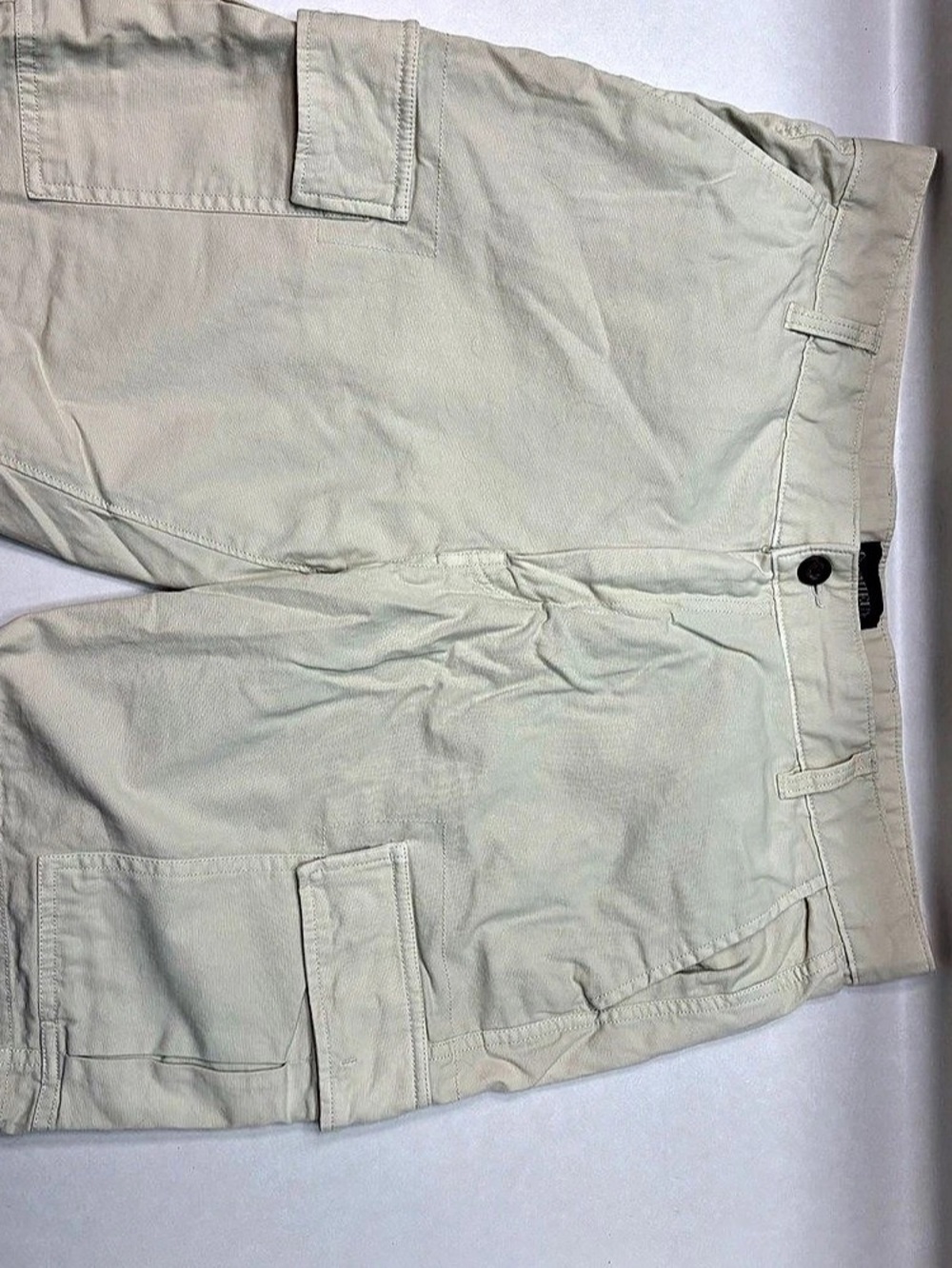 Cremieux Men's Cargo Shorts in Cream Waist 36 Like New